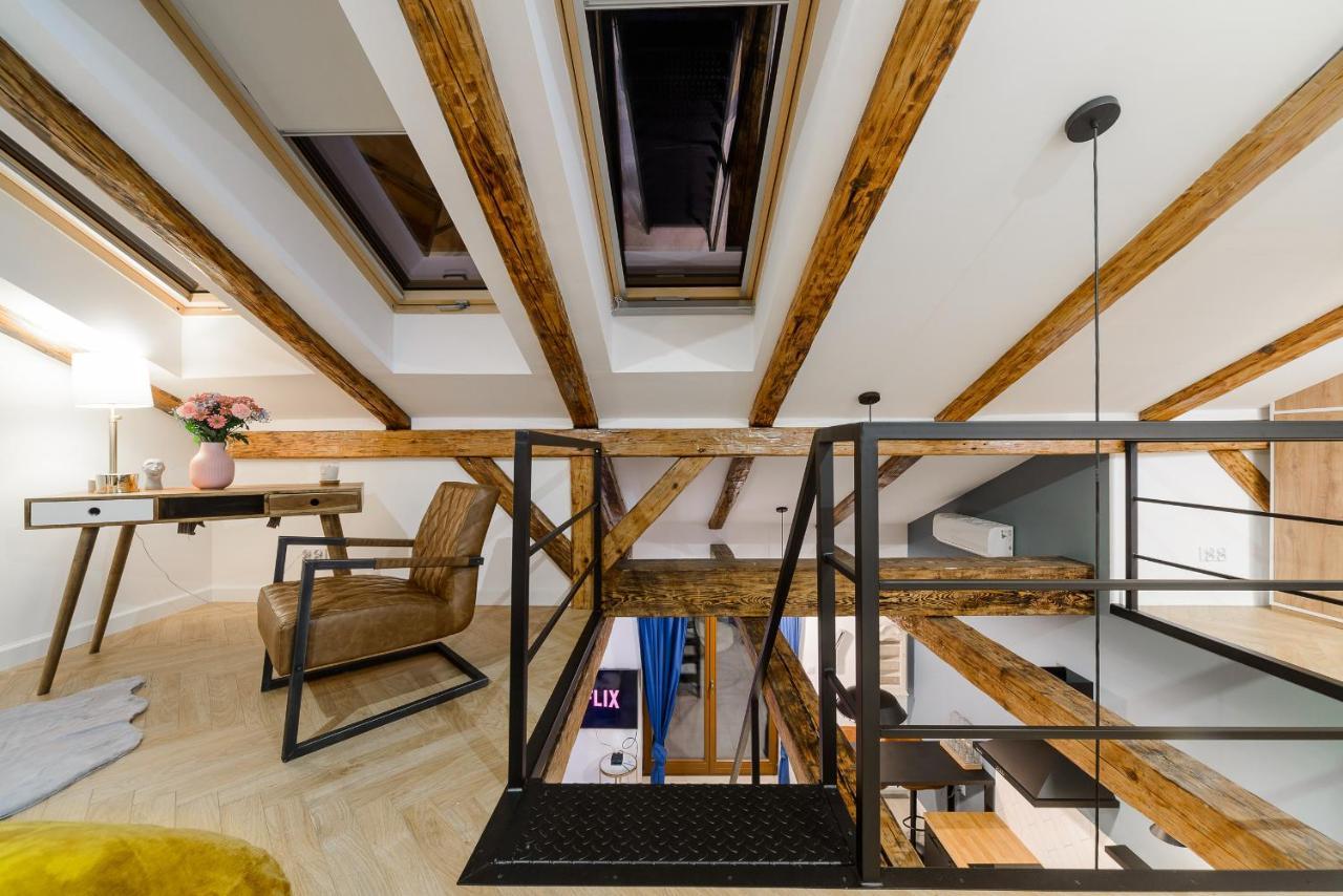 Lumina 2-Level Apartment With Balcony 우치 외부 사진