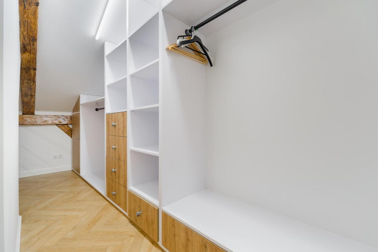 Lumina 2-Level Apartment With Balcony 우치 외부 사진
