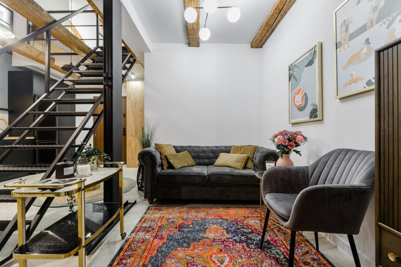 Lumina 2-Level Apartment With Balcony 우치 외부 사진